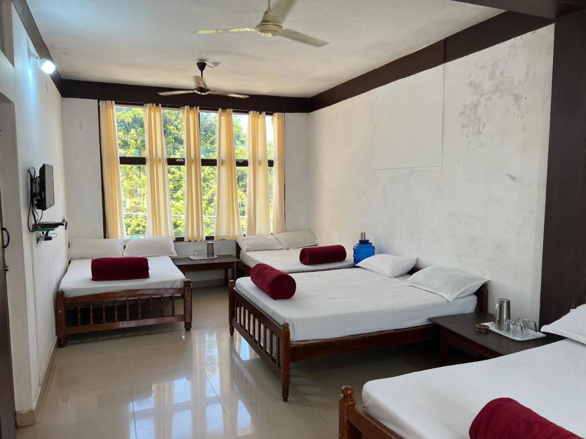 Hotel Caveri Inn Madikeri Eksteriør billede